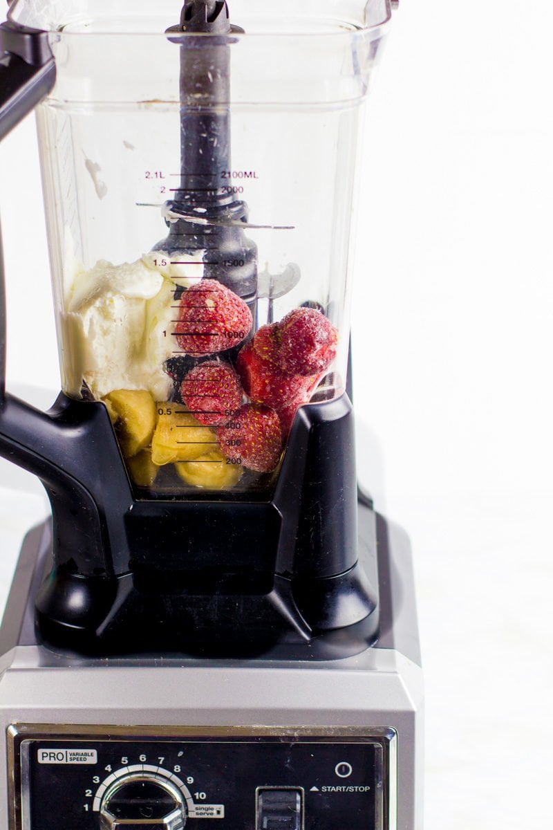 How to Buy a Blender and Make a Super-Simple Smoothie