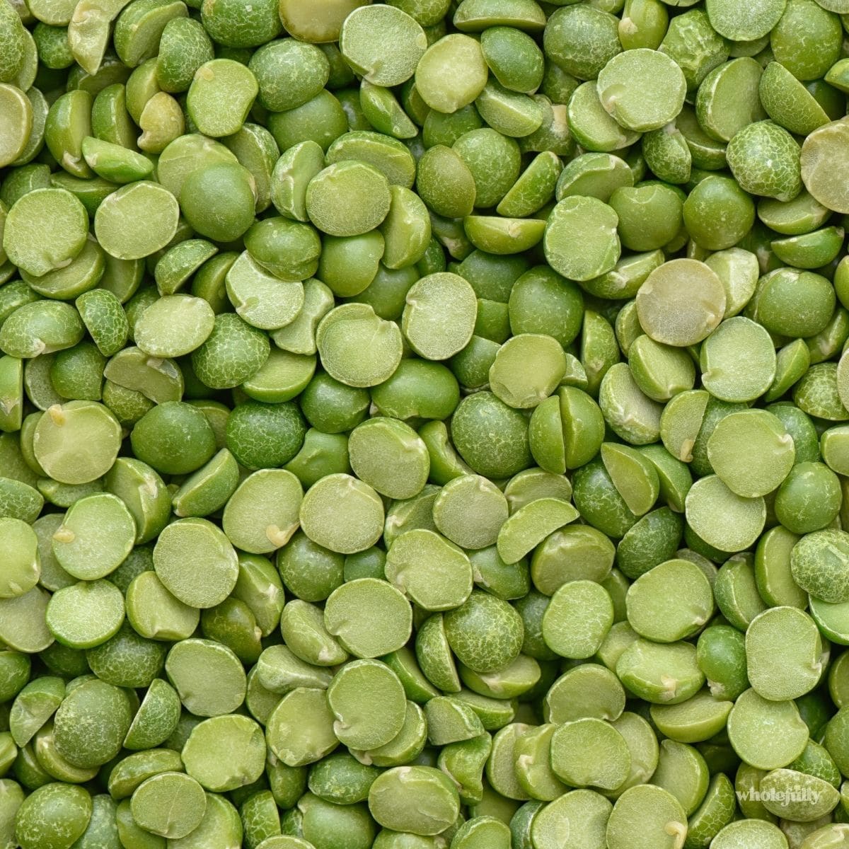 Dried split peas in a pile
