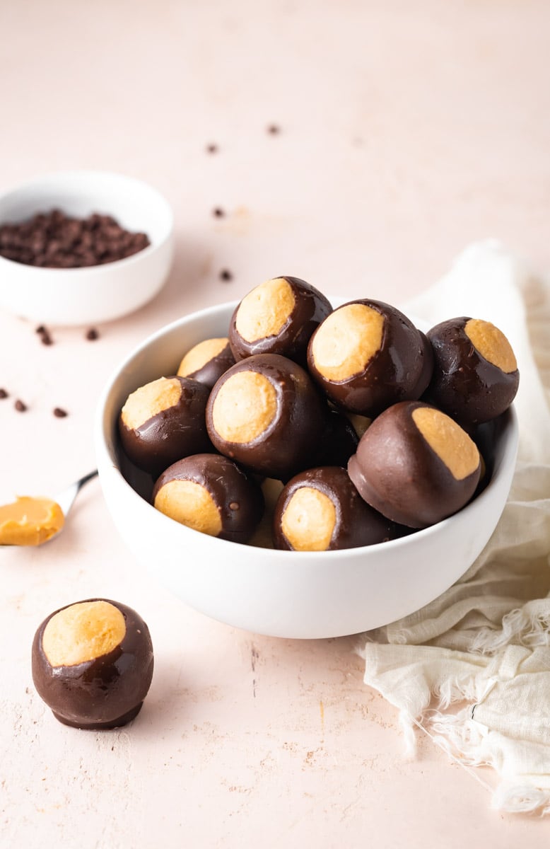 Buckeye Balls Recipe (Peanut Butter and Chocolate Candy)