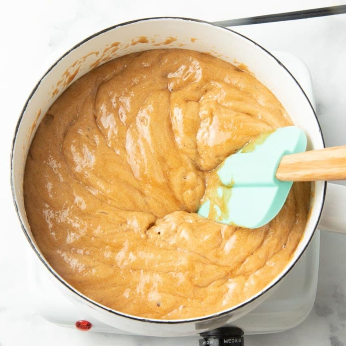 Fluffy caramel for caramel corn in a pot