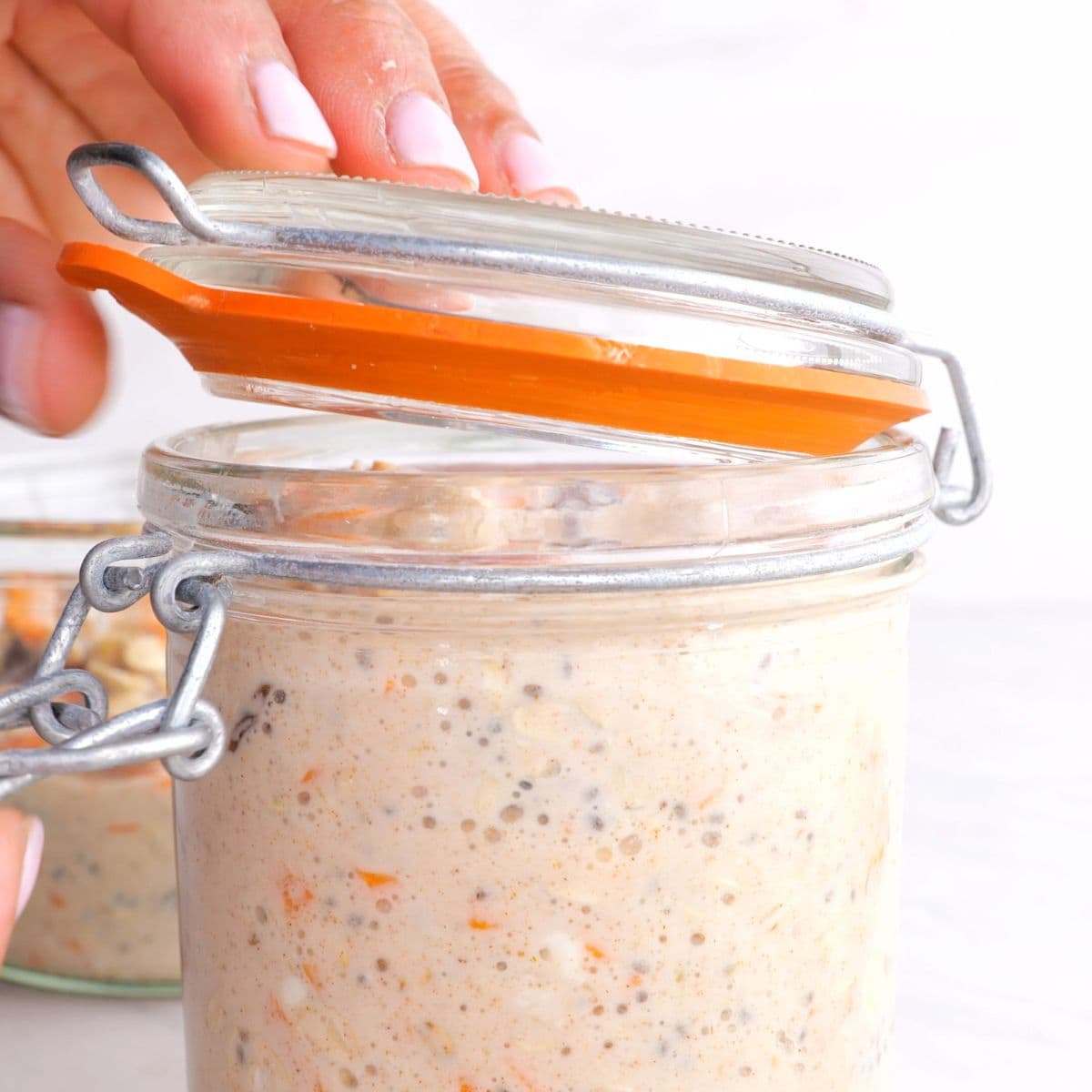 Closing jar of overnight oats