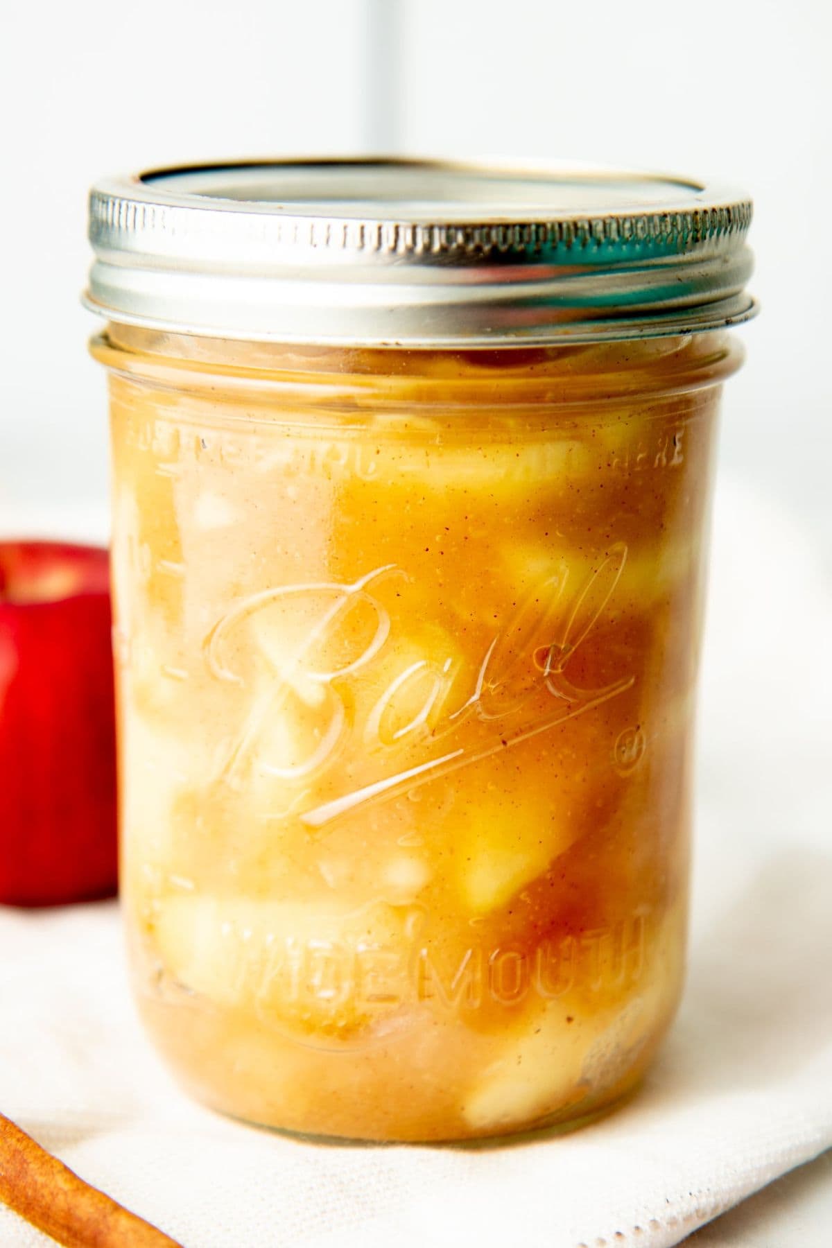 Sealed pint jar of canned apple pie filling.