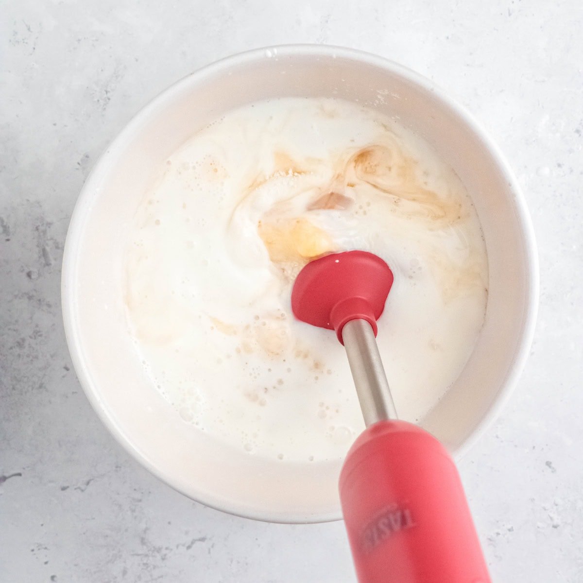 An immersion blender mixes up pannukakku batter.